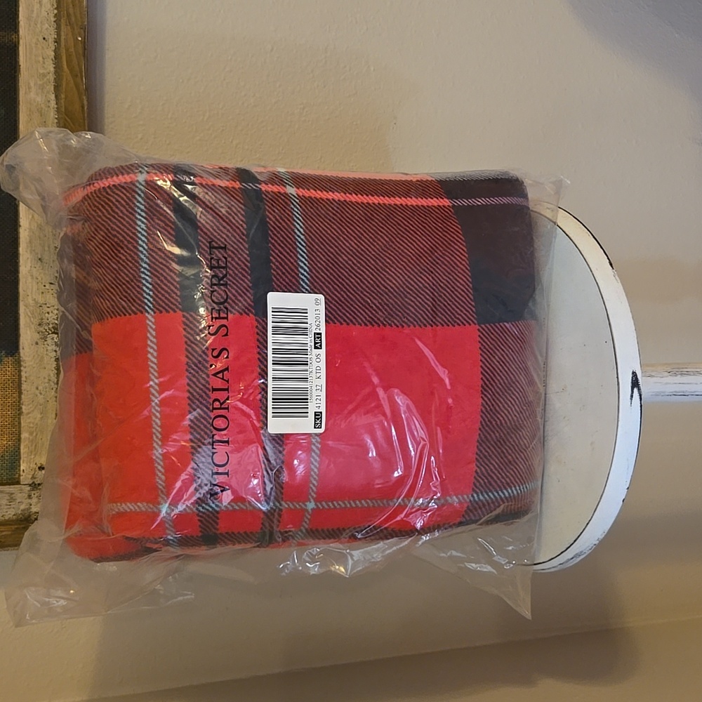 Victoria Secret Plaid Sherpa Blanket